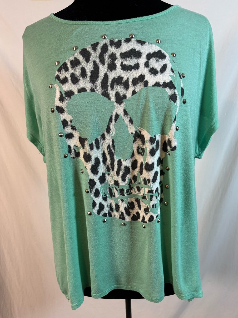 2B Bebe XL Seafoam Leopard Skull Studded Rayon Tee Pastel Goth Y2K Alt 🇺🇸 Made